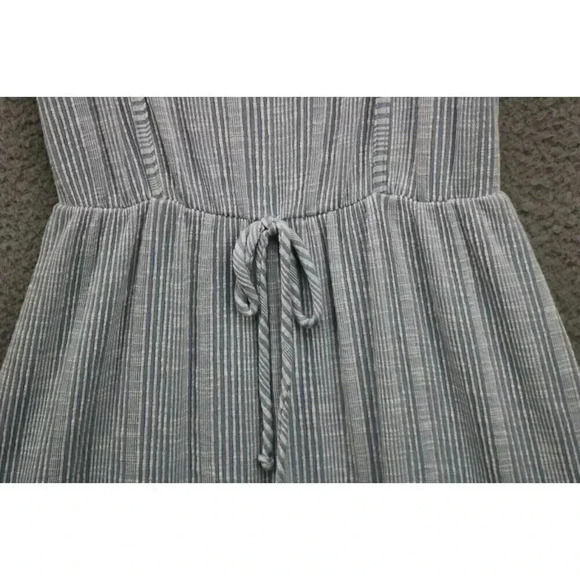 Caution to the Wind Sleeveless Tiered Midi Dress-Size Medium Jrs. - Picture 3 of 9